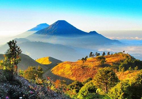 Februari Tiba! Ini Destinasi Wisata di Indonesia yang Cocok Lo Kunjungi di Bulan Ini
